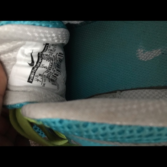 Nikes - Picture 2 of 3